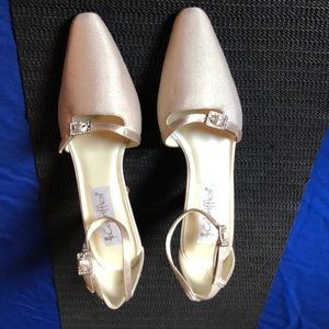 Weddings/Special occasion 7.5 beige dressy shoes